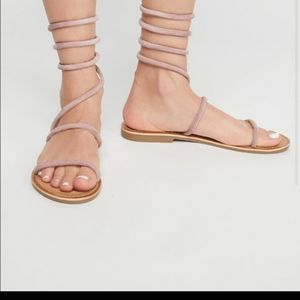 NWT / NWB Free Sandals
